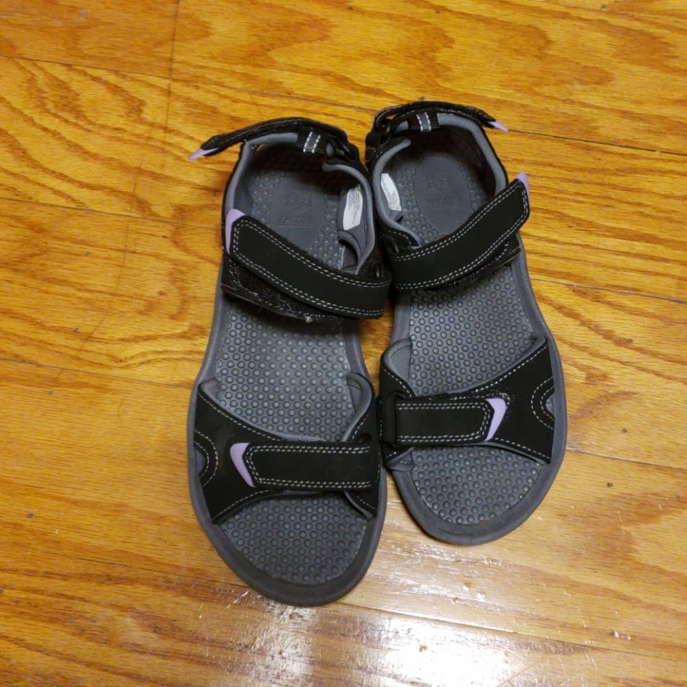 Women's Khombu sandals 8m  Black & purple